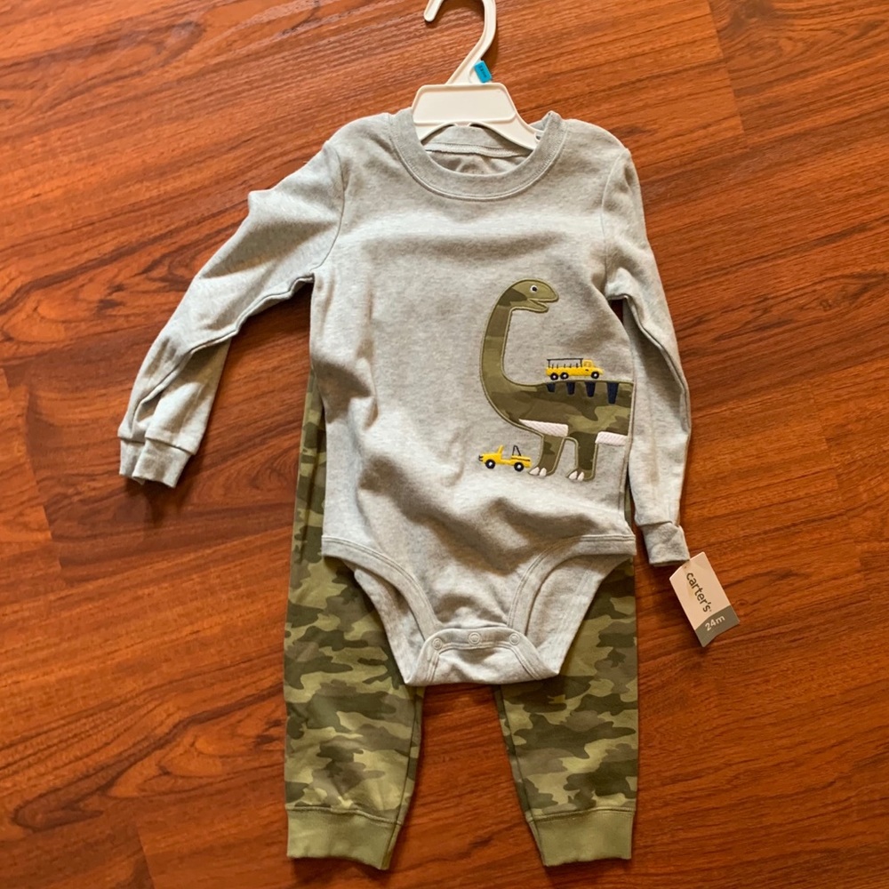 Carter’s 2-piece camo dinosaur outfit 24 months